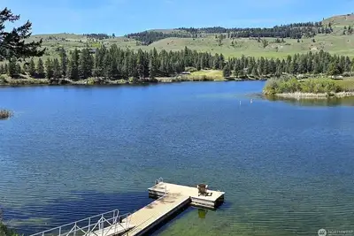 Image de Charming Lake front 2-bedroom with Ac in Republic