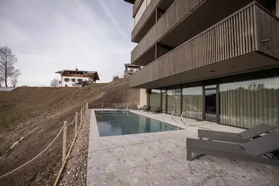 Image de Chambre 'Dolomiti Suite 1, Alma Alpina Lodge' avec vue montagne, piscine et Wi-Fi