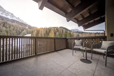 Image de Chambre 'Vista Suite 3, Alma Alpina Lodge' avec vue montagne, piscine commune et Wi-Fi