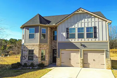 Image de Comfort Meets Charm: Private Bedroom in a Spacious 5-Bedroom Home, McDonough