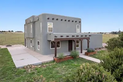 Image de Perfect 4-bedroom house in Peyton for your next getaway