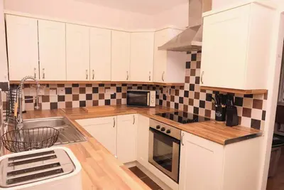 Image de 2br Home | Sleeps 4 | Central Location | Parking
