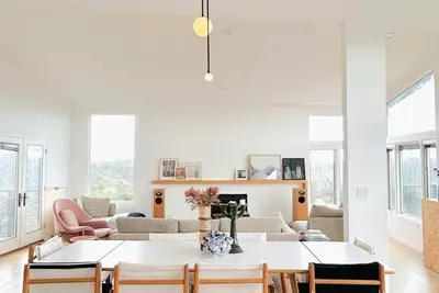 Image de Serene 3-bed Minimal Topanga Sanctuary