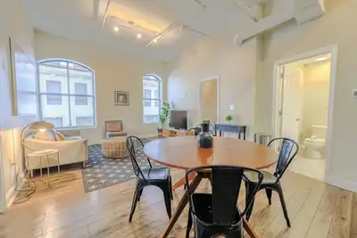 Image de Milk153-2c-2/2 · Airy 2br | Fidi Boston | Walk anywhere!
