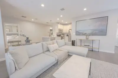 Luxury Loft | W/D in Unit | Pet Friendly