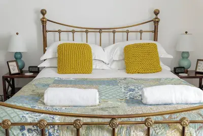 Image de Stylish Retreat Inside City Walls