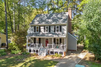 Image de Bluebird Cottage - Quiet and Private 3br/3ba Home for Extended Stays - Raleigh