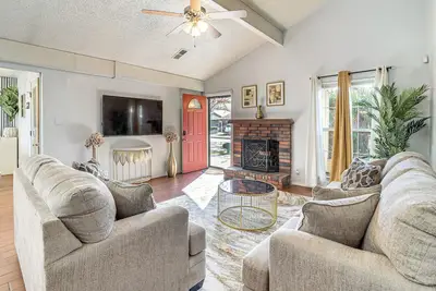 Image de Furnished Patio! Family-Friendly Tulsa Townhome