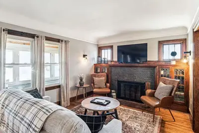 Image de Beautiful 5-bedroom historic home within walking distance to downtown Plymouth