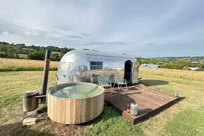 Image de Vintage 1950 Airstream with valley views, fire pit and stargazing