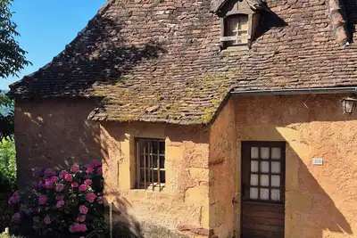 Image de Refuge enchanté aux pieds du Château de Castelnau