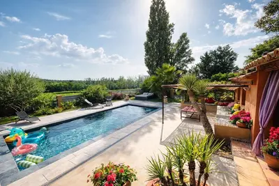 Image de Villa au calme pleine campagne avec piscine. Idéale pour les familles ou amis.