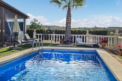 Maison confortable à Aledo avec piscine privée, utilisable à l'intérieur ou.