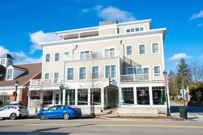 Image de Downtown Kennebunk Penthouse Getaway