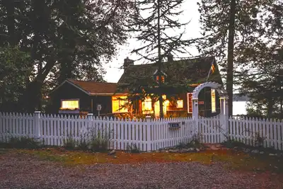 Image de Tranquil 2-bedroom cliff house cottage in charming Coupeville awaits you