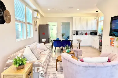 Image de Jie's New - All King Spacious Comfort 3b3b home