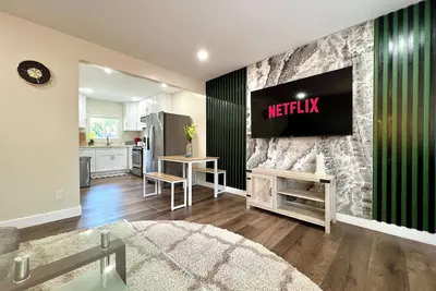 Golden Green Downey Abode ~ Poolside Suite