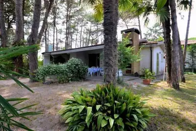 Image de Villa avec climatisation et jardin