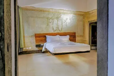 Image de New Central Frescoed, Stylish, Modern, Cozy