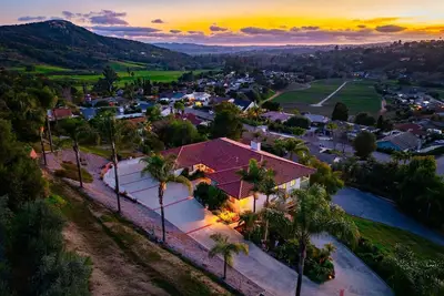 Image de 5br/4Bth Entire Grand Estate near Winery Fallbrook