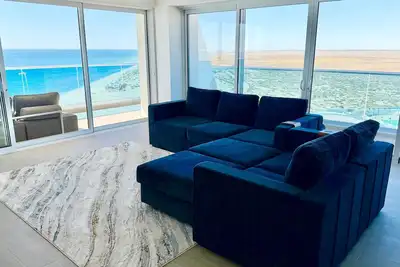 Image de Premium deluxe 1 Br with penthouse vibes on the 16th floor with sunset views.