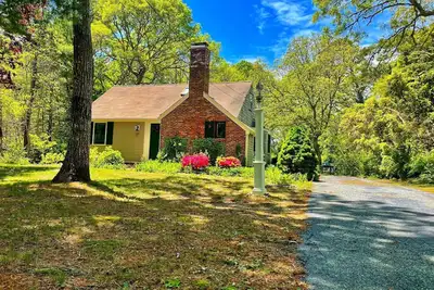 Image de \"Seaquester\" Cottage: Your Charming Dog-Friendly Brewster Escape – Golf and Beaches Minutes Away!