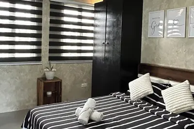 Image de Cozy 1-Bedroom Townhouse with Ac, Kitchen & Pool Access Near Malls in Dasmarinas