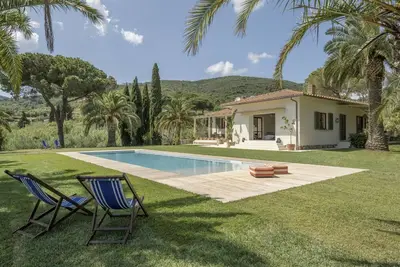 Image de Villa Elle with private pool surrounded by greenery in Lacona