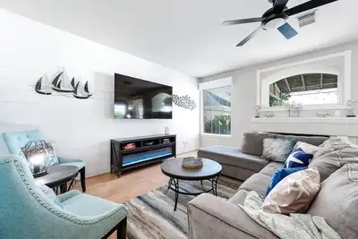 Image de Luxe 5br w/ Pool • Fire Pit Fun • Bbq • Game Zone