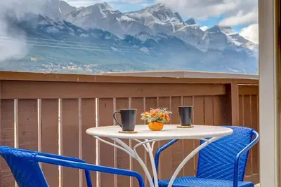 Image de Cozy Condo in the Heart of Canmore
