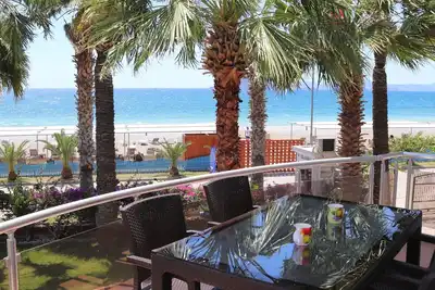 Image de Poseidon 6, 3 Bedroom Apartment with Unobstructed Beach and Sea views.