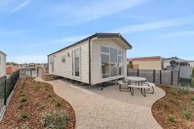 Image de Maison mobile confortable entourée par nature
