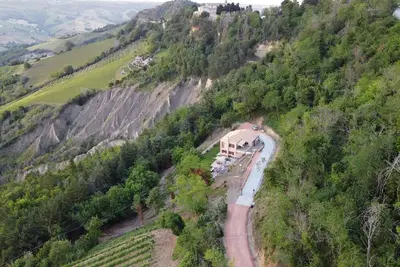 Image de Magnifique maison de vacances privée avec Wifi, bain à remous, piscine, terrasse, vue panoramique