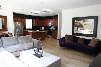 Image de Designer Luxury Near Downtown Concord/Charlotte, Nascar, and Renaissance Fair