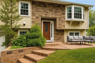 Image de This house is a 3 bedroom(s), 2 bathrooms, located in Latham, Ny.