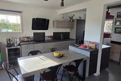 Image de Maison familiale au calme avec piscine