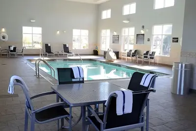 Image de Indulge in Home-Like Comfort! 2 Relaxing Units, Indoor Pool, Free Breakfast!