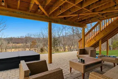 Image de Wolf Edge Cabin • Hot Tub • Fire Pit • Views