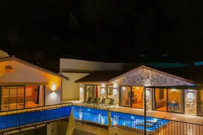 Image de Beautiful 4-bedroom villa with Ac in delightful İslamlar