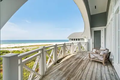 Image de Gulf Views! Beach and Pool Nearby! Bikes! Porch!