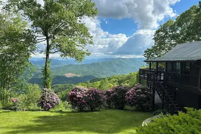 Image de 3bd, 2ba, Smoky Mountain cabin: bathed in forests, blessed with views