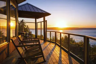 Image de Langley home with Yoga Studio, Beach Access and more