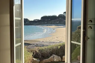Image de Charmante Maison de Plage Rénovée Accès Direct à la plage et au Gr34