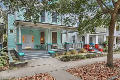 Image de Historic Forsyth Victorian Home | Downtown Savanna