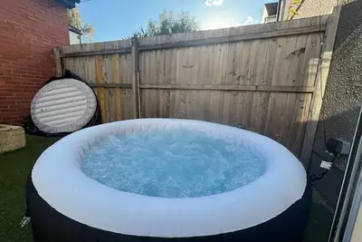 Image de Cardiff Hideaway w/ Private Garden & Hot Tub