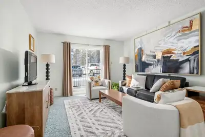 Image de Charming 1br Near Dt Kimberley: Pool, Hot Tub and Gym