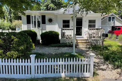 Image de Charming Cape Cod Home w/Gorgeous Water Views