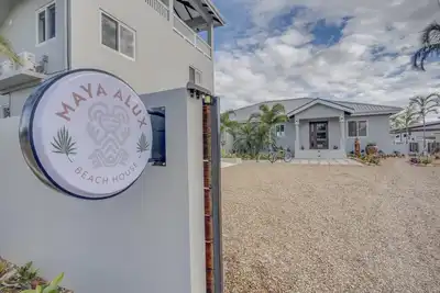 Maya Alux Beach House - 6br Beachfront, Pool & Gym