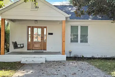 Image de Newly Renovated Rosewood Family Retreat, Pet-Friendly, Fully Fenced Yard