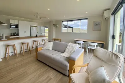 Image de Little Easy Escape- Escape the Everyday for Bach, Beach & Breeze